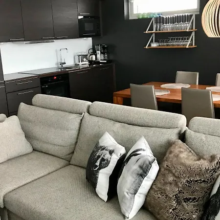 Kolmio 65 M2 Ylin Kerros 아파트